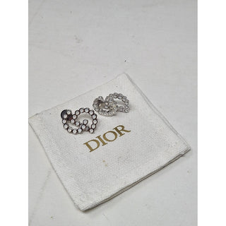 Adorable Dior Silver-tone Crystal 30 Montaigne Stud Earrings