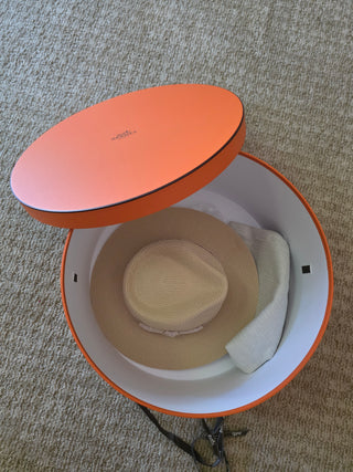 Hermès Beige Woven Straw Izia H Kilt Hat Size 59