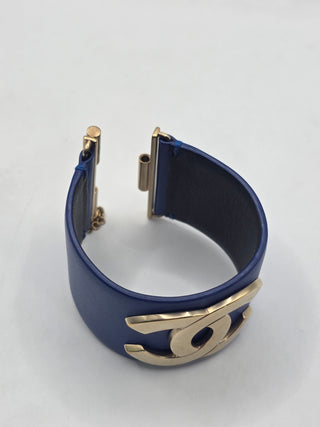 Chanel Blue Leather Interlocking CC Wide Wrap Bracelet M sz