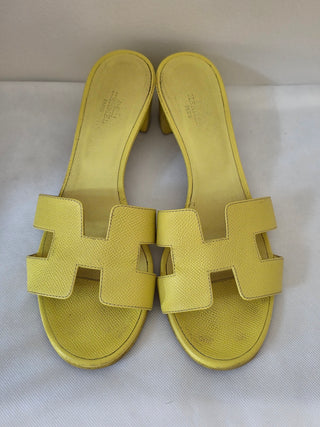 Hermès Yellow Oasis H Logo Slides 39.5 sz