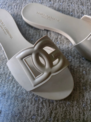 Dolce and Gabana Ivory rubber DG logo slide sandals 37 sz