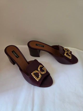 Dolce & Gabbana Brown leather Gold-tone DG Logo charm sandals 41 sz