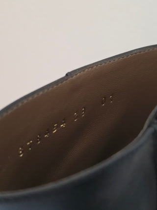 Fendi Black leather Gold-tone logo heels ankle boots 39 sz