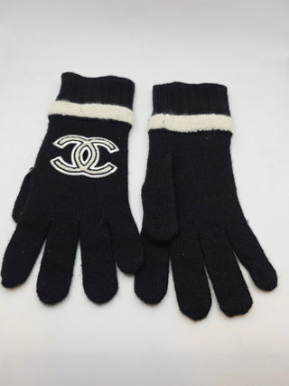Chanel Black 2016 Cashmere Interlocking CC Gloves