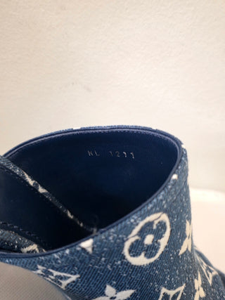 Louis Vuitton Blue LV Monogram Denim Slides 40 sz