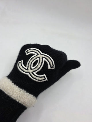 Chanel Black 2016 Cashmere Interlocking CC Gloves