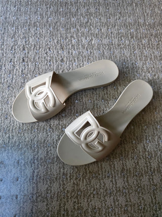 Dolce and Gabana Ivory rubber DG logo slide sandals 37 sz