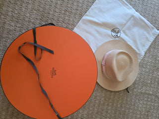 Hermès Beige Woven Straw Izia H Kilt Hat Size 59