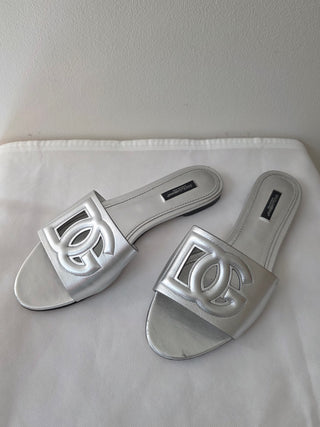 Dolce & Gabbana Metallic Silver Leather DG Cutout Accent Slides 39.5 sz
