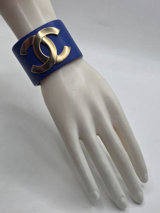 Chanel Blue Leather Interlocking CC Wide Wrap Bracelet M sz