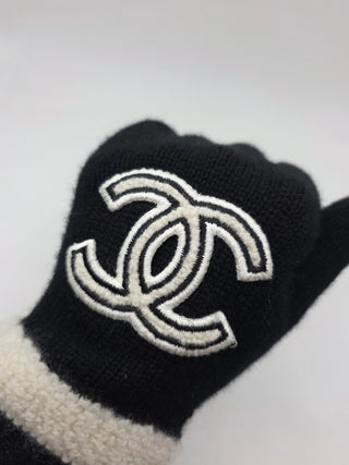 Chanel Black 2016 Cashmere Interlocking CC Gloves