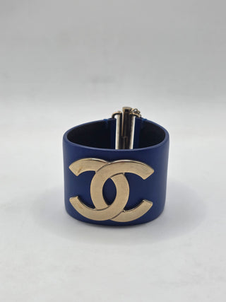 Chanel Blue Leather Interlocking CC Wide Wrap Bracelet M sz
