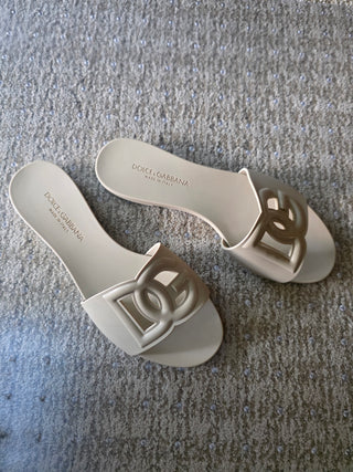 Dolce and Gabana Ivory rubber DG logo slide sandals 37 sz
