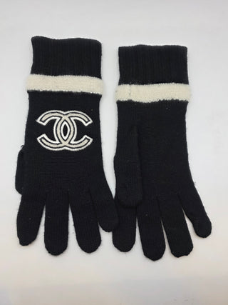 Chanel Black 2016 Cashmere Interlocking CC Gloves