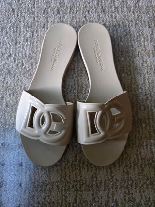 Dolce and Gabana Ivory rubber DG logo slide sandals 37 sz