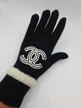 Chanel Black 2016 Cashmere Interlocking CC Gloves
