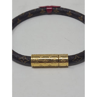 Cute Louis Vuitton LV Monogram Lockit bracelet