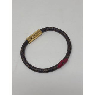 Cute Louis Vuitton LV Monogram Lockit bracelet