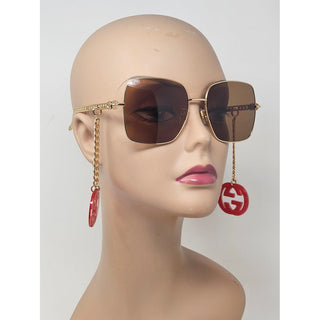 Eye catching Gucci gold-tone chain GG logo charm sunglasses