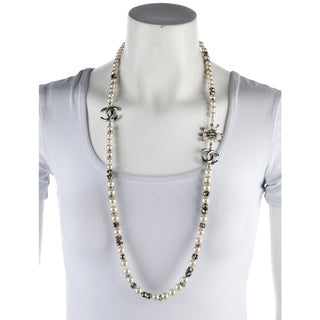 Authentic Chanel Faux Pearl Strass CC Station Necklace – Palladium, 35in