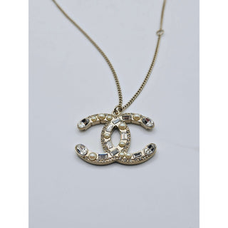 AUTH NEW Chanel Gold-tone Faux Pearl Strass CC Pendant Necklace