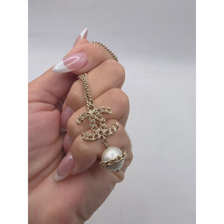 AUTH NEW Chanel Gold-tone Faux Pearl Interlocking Pendant Necklace