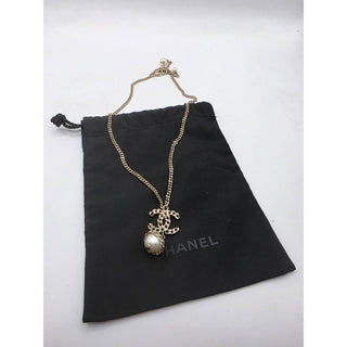 AUTH NEW Chanel Gold-tone Faux Pearl Interlocking Pendant Necklace