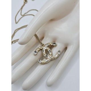 AUTH NEW Chanel Gold-tone Faux Pearl Strass CC Pendant Necklace