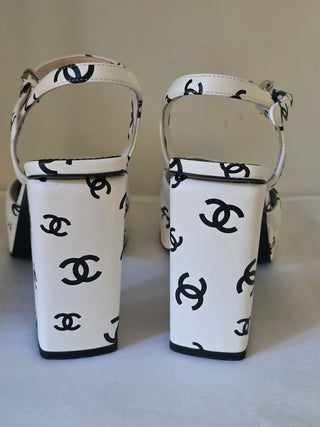 Chanel White Leather Interlocking CC Logo Leather Sandals 40 sz