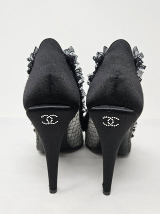 Chanel black satin Interlocking CC Logo Round-Toe pumps 40 EU