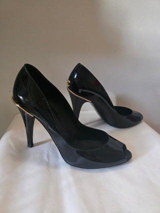 Chanel Black Patent Leather 2008 Interlocking CC Logo Pumps 39.5