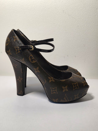 Louis Vuitton Brown LV Monogram Leather Pumps 38 sz
