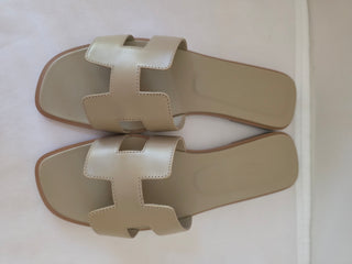 Hermès Beige Oran Leather Slides 40 sz