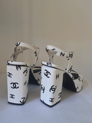 Chanel White Leather Interlocking CC Logo Leather Sandals 40 sz