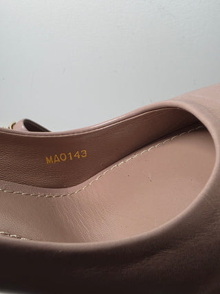 Louis Vuitton Beige leather LV logo Charms Oh Really! Pumps 40 sz