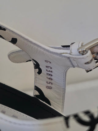 Chanel White Leather Interlocking CC Logo Leather Sandals 40 sz