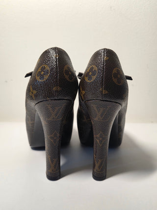 Louis Vuitton Brown LV Monogram Leather Pumps 38 sz