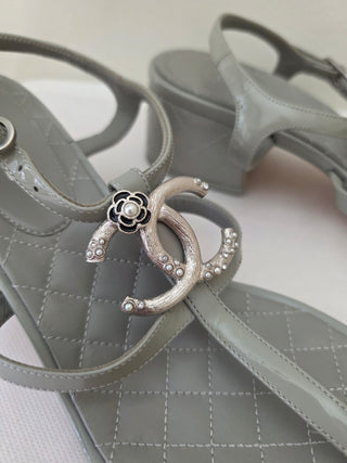 Chanel Grey Patent Leather Interlocking CC Logo T-Strap Sandals 39.5 sz