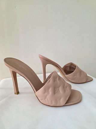 Louis Vuitton Beige LV Monogram Leather Slides 41 EU