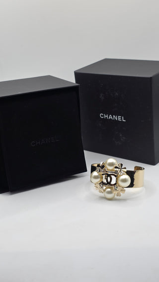 Chanel 2022 Faux Pearl Strass Interlocking CC Clover Cuff Bracelet