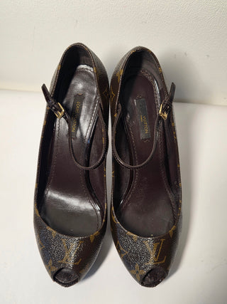 Louis Vuitton Brown LV Monogram Leather Pumps 38 sz