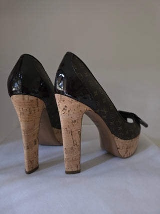 Louis Vuitton Brown LV Monogram Bow Accents Pumps 38 sz