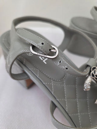 Chanel Grey Patent Leather Interlocking CC Logo T-Strap Sandals 39.5 sz