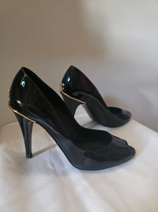 Chanel Black Patent Leather 2008 Interlocking CC Logo Pumps 39.5