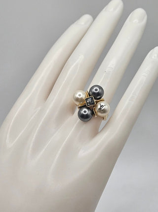 Louis Vuitton Faux Pearl Crystal Cry Me A River Cocktail Ring 6.25