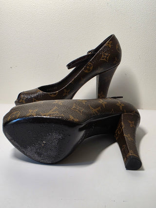 Louis Vuitton Brown LV Monogram Leather Pumps 38 sz