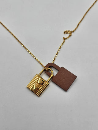 Hermès 18K Gold Pleated O'Kelly Leather Pendant Necklace