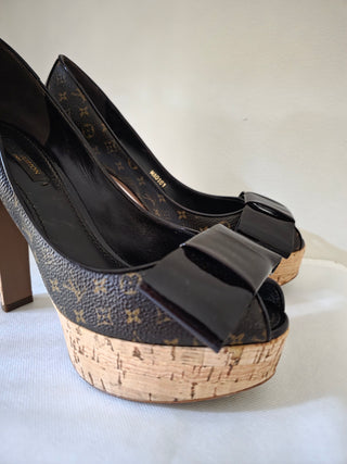 Louis Vuitton Brown LV Monogram Bow Accents Pumps 38 sz