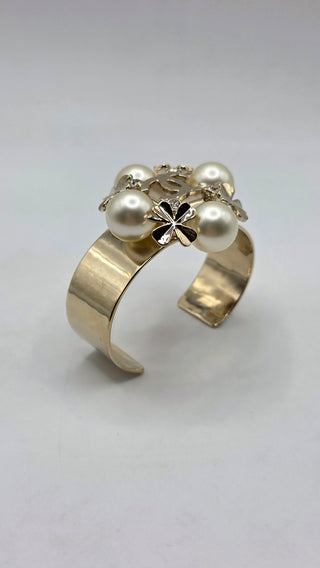 Chanel 2022 Faux Pearl Strass Interlocking CC Clover Cuff Bracelet