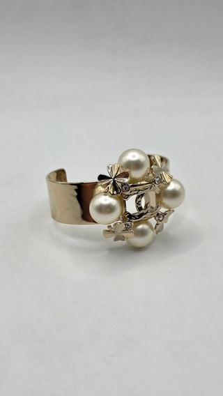 Chanel 2022 Faux Pearl Strass Interlocking CC Clover Cuff Bracelet